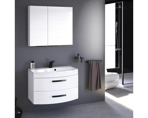 Modernes Badezimmer mit weißem Waschtisch, Spiegelschrank und schwarzer Armatur vor grauer Wand.