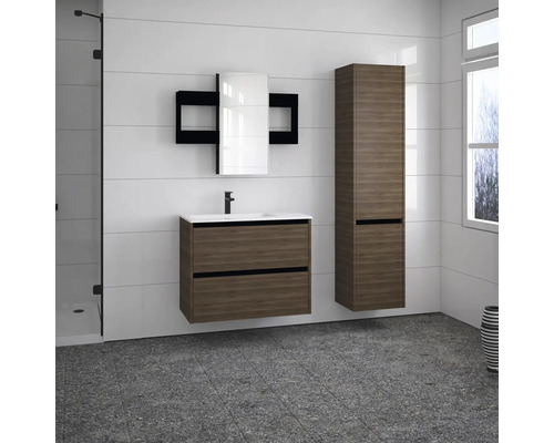 Salle de bains moderne avec meuble-lavabo, armoire de toilette et armoire haute aspect bois