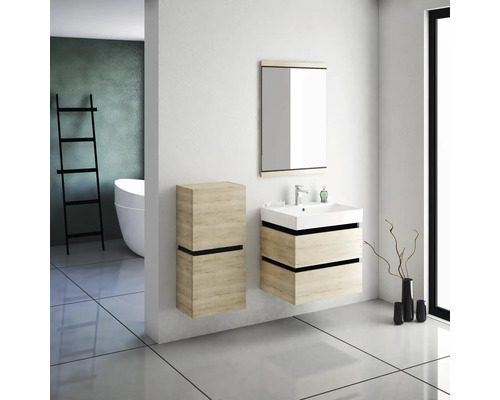 Salle de bain avec meuble sous-lavabo, armoire de toilette et baignoire