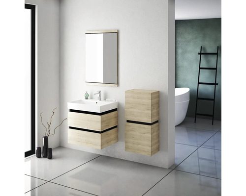 Salle de bains moderne avec lavabo, armoire de toilette et armoire haute aspect bois