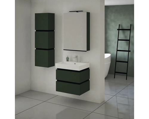 Badezimmer mit Waschtisch, Spiegelschrank und Hochschrank