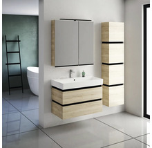 Salle de bains avec meuble-lavabo, armoire de toilette et armoire haute aspect bois