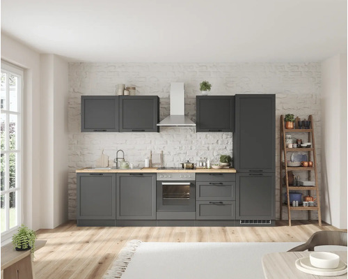 Cuisine grise complète avec échelle à étagères et mur de briques blanches