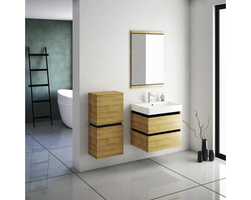 Salle de bains avec lavabo, miroir et armoire haute aspect bois