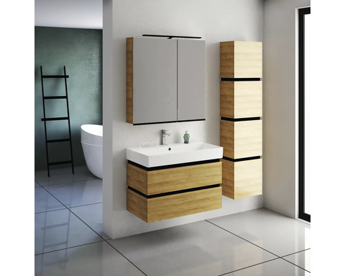 Salle de bain avec meuble-lavabo, armoire de toilette et armoire haute