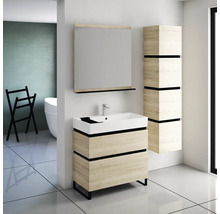 Scène de salle de bains avec meuble sous-lavabo, miroir et armoire haute en aspect bois avec des accents sombres
