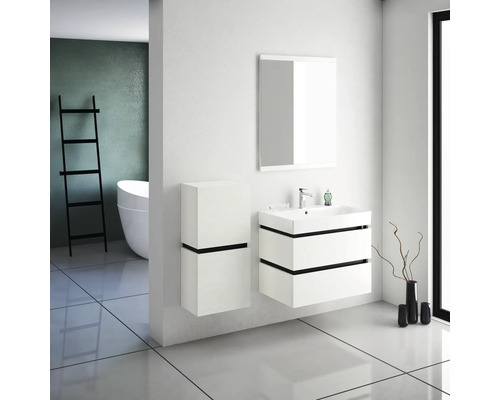 Salle de bains moderne avec meuble sous-lavabo, armoire de toilette et armoire latérale en blanc