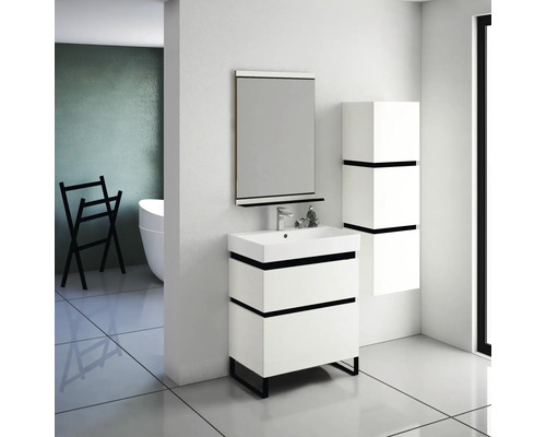 Salle de bains moderne avec lavabo, miroir et armoire haute en blanc avec des accents noirs