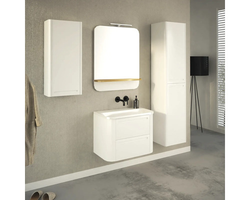 Badezimmer mit Spiegelschrank, Waschtischunterschrank und Hochschrank in Weiß