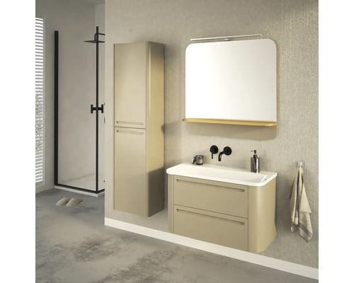 Salle de bains moderne avec meuble sous-vasque, armoire haute, miroir et douche