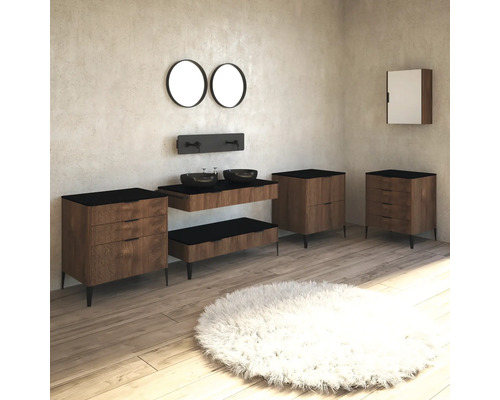 Salle de bains avec lavabos, meubles sous-lavabo, miroirs et tapis