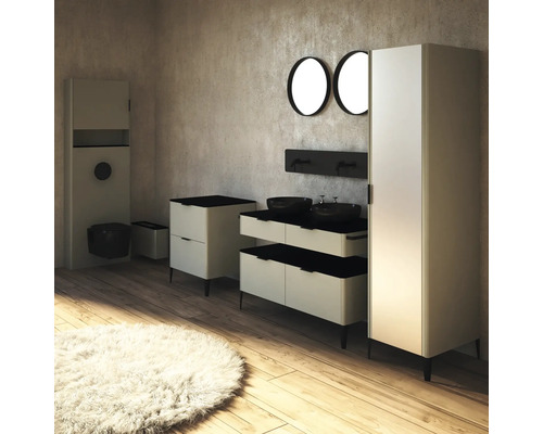Salle de bains moderne avec lavabo, miroirs et meubles de rangement.