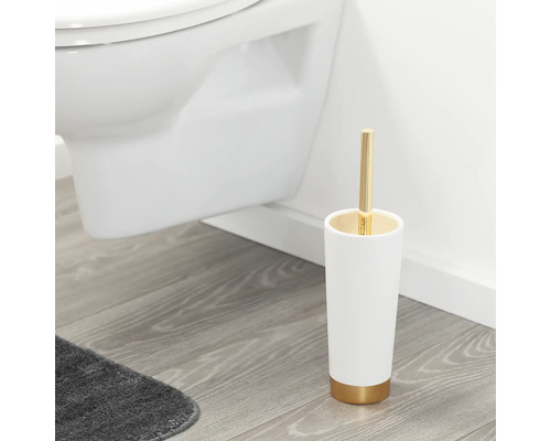 Toilettenbürstengarnitur in Weiß und Gold neben einer Toilette
