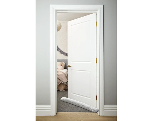 Vue intérieure avec porte, cadre de porte et bourrelet anti-courant d''air