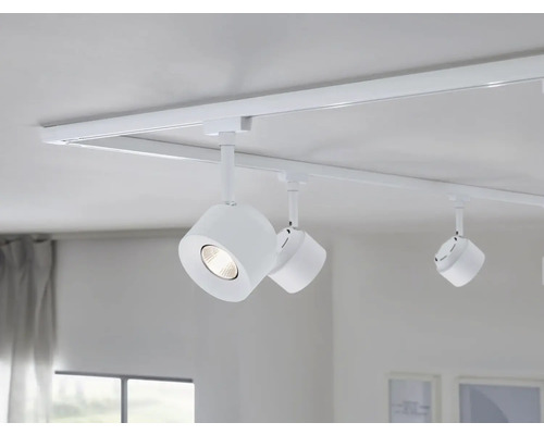 Deckenschiene mit mehreren Strahlern zur Raumbeleuchtung