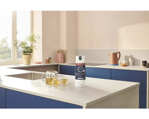 Filtre à eau Grohe Blue dans une cuisine lumineuse sur un plan de travail