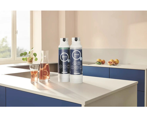 Filtres à eau Grohe Blue minéralisation et osmose inverse sur un plan de travail de cuisine