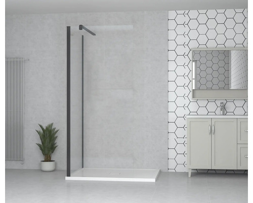 Salle de bains avec douche à l''italienne, meuble sous-lavabo et radiateur