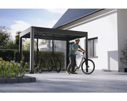 Fahrradüberdachung mit Solardach und Fahrrädern vor einem Haus