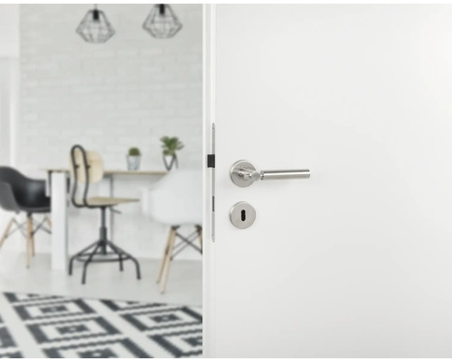 Porte blanche avec poignée de porte et trou de serrure