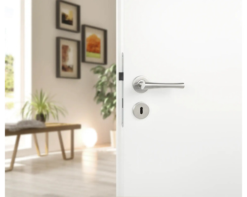 Porte blanche ouverte avec poignée de porte