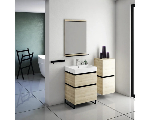 Salle de bains moderne avec meuble sous-lavabo, miroir et porte-serviettes