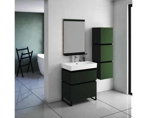 Badezimmer Szene mit Waschbeckenunterschrank, Spiegel und Hochschrank
