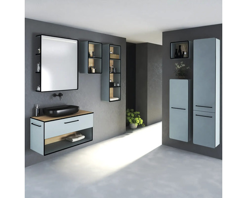 Ensemble de salle de bains moderne avec meuble-lavabo, miroir, étagères et armoires hautes pour un aménagement élégant.