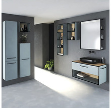Salle de bains moderne avec meuble sous-lavabo, armoire de toilette, armoires suspendues et lavabo à poser noir.