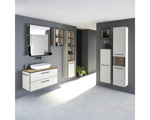 Ensemble de salle de bains moderne avec meuble-lavabo, miroir et divers meubles hauts pour une ambiance élégante