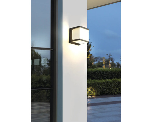 Quadratische Wandleuchte zur Aussenbeleuchtung
