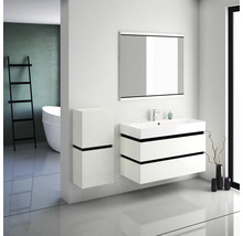 Modernes Badezimmer mit Waschbeckenunterschrank, Spiegelschrank und Hochschrank