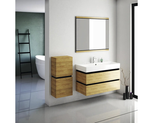 Salle de bains avec meuble-lavabo, armoire de toilette et armoire haute aspect bois