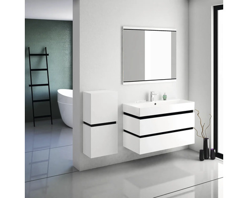 Salle de bains avec meuble-lavabo, armoire de toilette et armoire haute en blanc