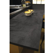 Küchenarbeitsplatte aus Stein in einer modernen Küche.