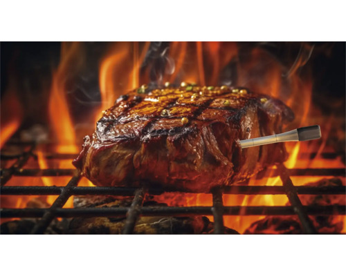 Ein Steak wird mit einem Grillthermometer auf einem Grill zubereitet