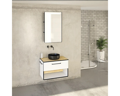 Salle de bain moderne avec lavabo, miroir et douche