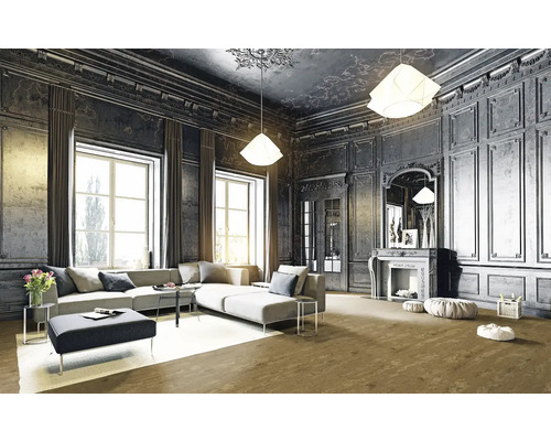 Salon avec canapé d''angle gris, cheminée et grandes fenêtres