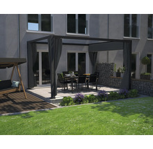 Aussenbereich mit Pavillon, Gartentisch und Stühlen auf Terrasse