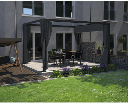 Aussenbereich mit Pavillon, Gartentisch und Stühlen auf Terrasse