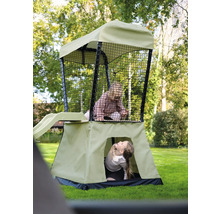Kinderspielturm mit Rutsche und zwei Kindern