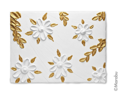 Structure en relief décorative avec fleurs et feuilles