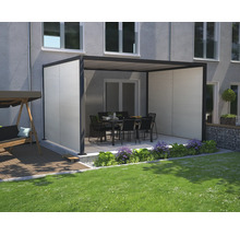 Terrasse couverte avec mobilier de jardin et balançoire