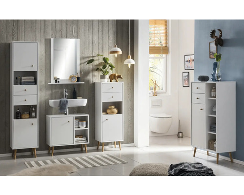 Salle de bain moderne avec meubles blancs, lavabo et miroir