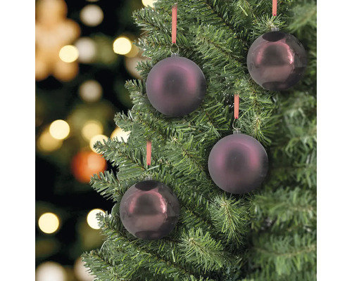 Weihnachtsbaum mit mehreren runden, dunklen Christbaumkugeln