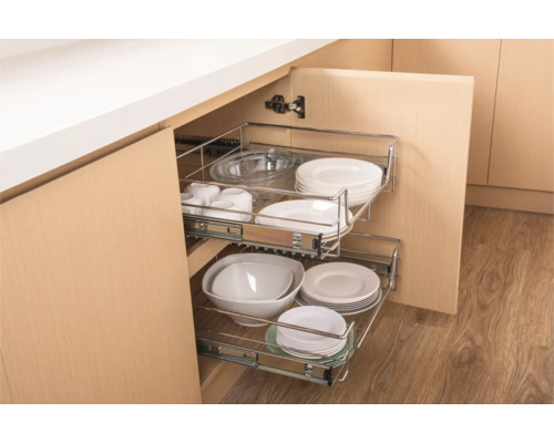 Auszugsschrank mit Geschirrablage im Küchenschrank.