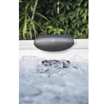 Gros plan d''un bain à remous avec couverture