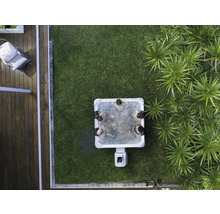 Vue de dessus : jardin avec bain à remous, pelouse et plantes décoratives