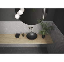 Salle de bain avec vasque à poser, miroir et étagère en bois