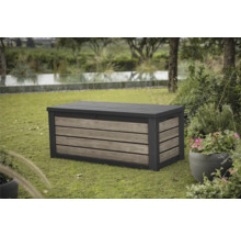 Gartenbox aus Holz und Kunststoff im Aussenbereich